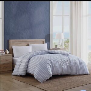 InUp home blue and white  duvet set  for a Cozy Touch